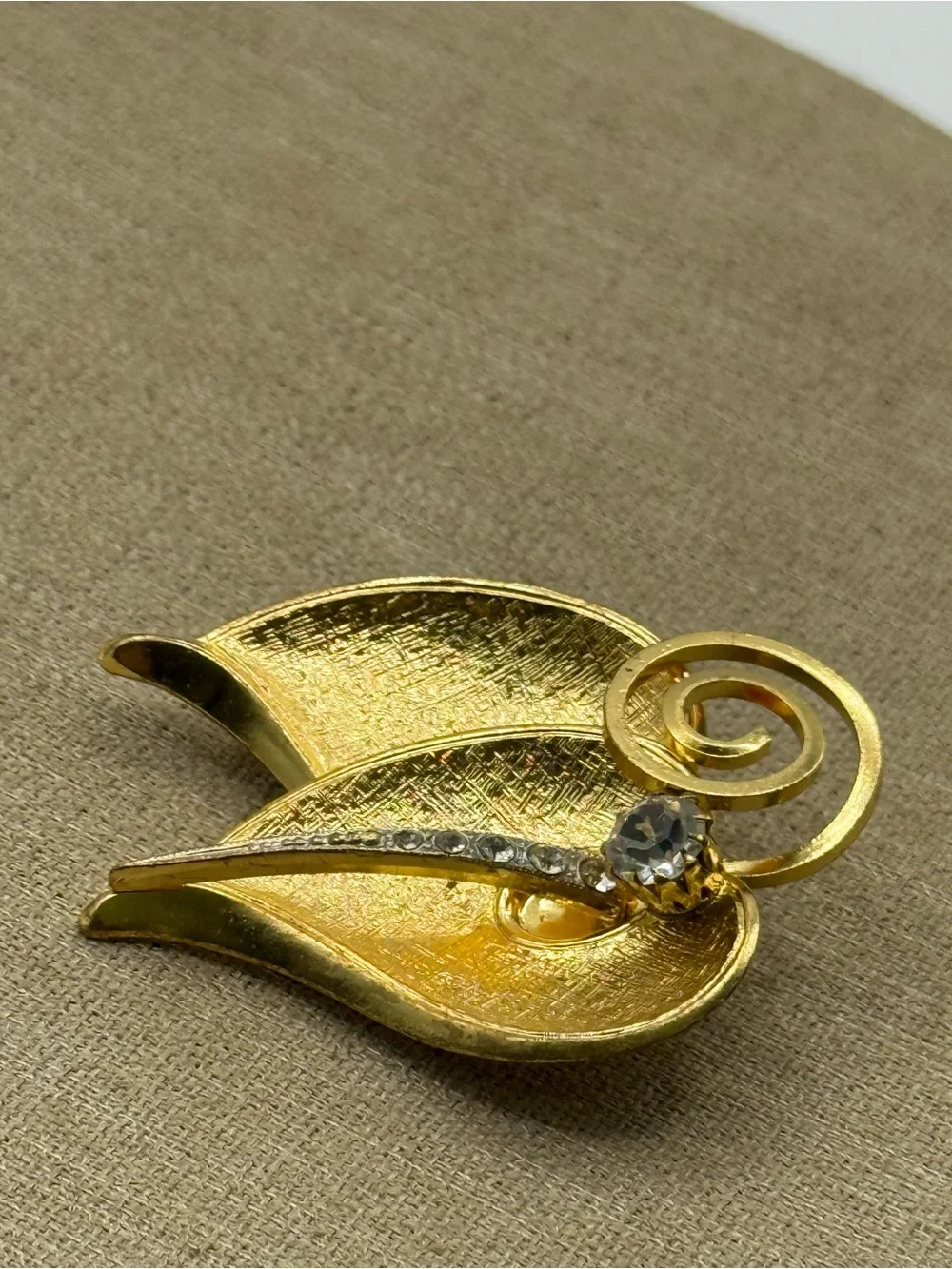 N/A elegant gold
